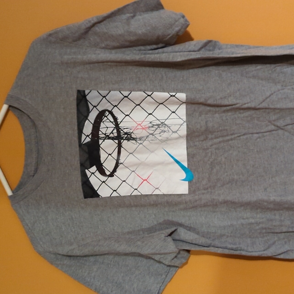 Mens Medium Nike Shirt